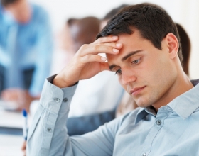 Mất ngủ thường xuyên có thể liên quan đến bệnh gì?
